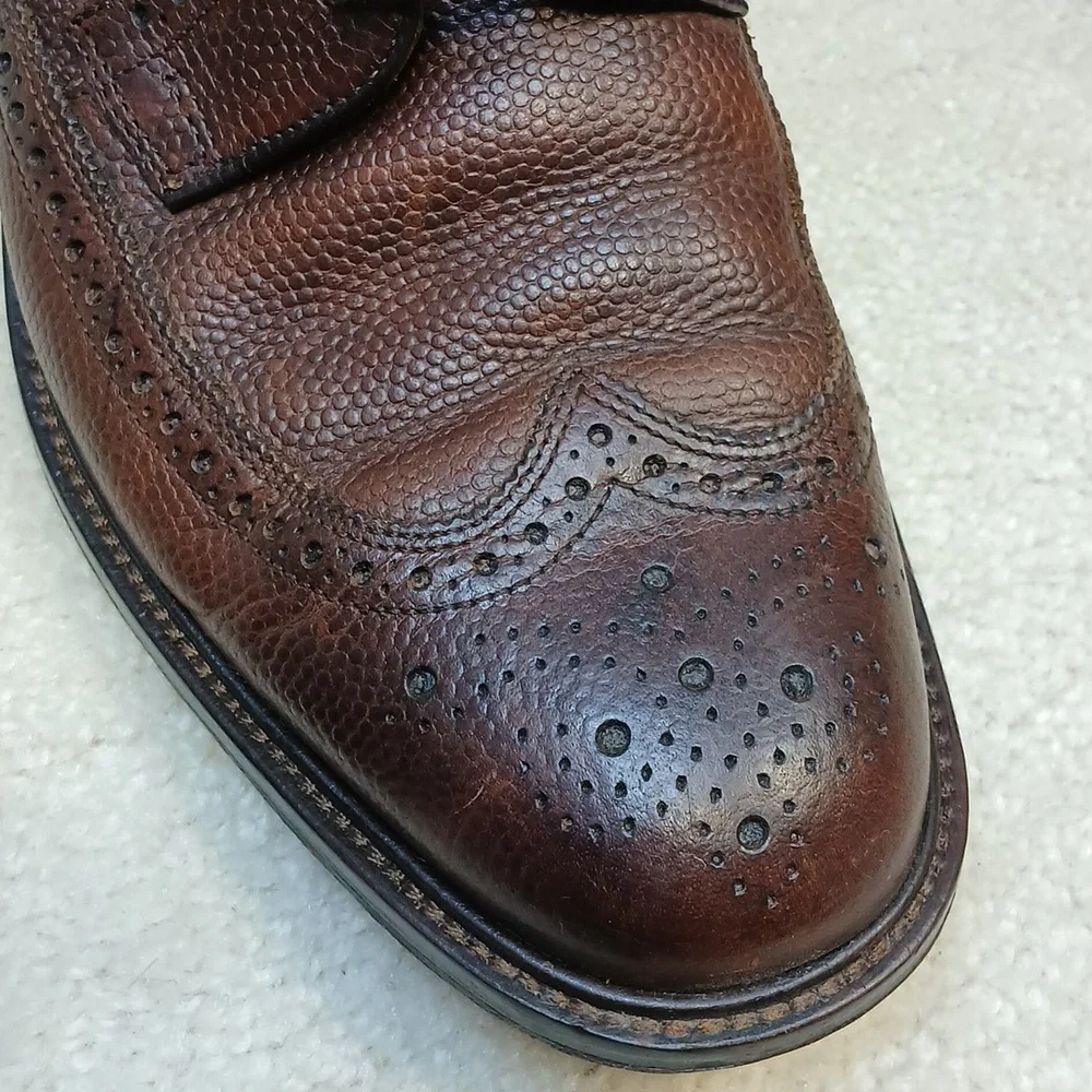 Banana Republic Men's Brown Leather wingtip oxfords. size 10